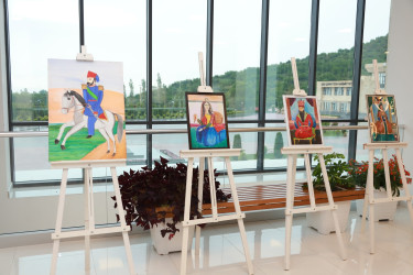 Şəkidə Azərbaycanın görkəmli rəssamı Mirzə Qədim İrəvaninin 200 illik yubileyi ilə bağlı rəsm sərgisi təşkil olunub