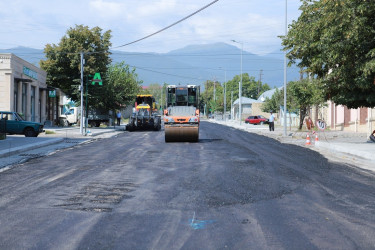 Şəkinin küçə və prospektlərində əsaslı təmir işləri aparılır