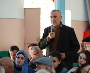 Şəki Şəhər İcra Hakimiyyətinin başçısı Elxan Usubov Oxud kəndinin sakinləri ilə görüşüb