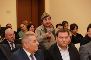Şəki Şəhər İcra Hakimiyyətinin başçısı Elxan Usubov Qozlubulaq kəndində səyyar qəbul keçirib.