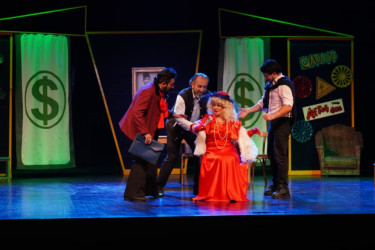 Şəki teatrında “Varlı qadın” tamaşasına ictimai baxış olub