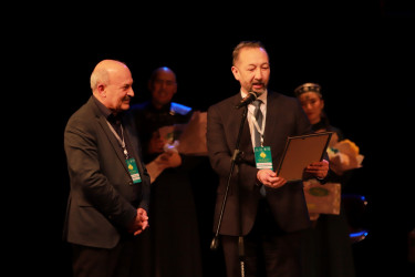 Şəki festivalında Qazaxıstan teatrı tamaşaçılara Bəxtiyar Vahabzadənin əsərini təqdim edib