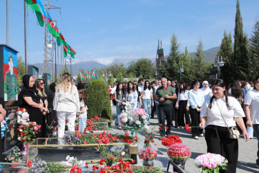 27 sentyabr - Anım Günü ilə əlaqədar Şəkidə Vətən müharibəsi şəhidlərinin xatirəsi yad edilib
