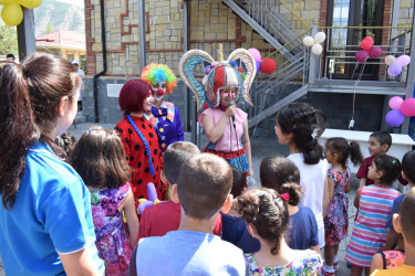 Heydər Əliyev Fondu Şəkidə xüsusi qayğıya ehtiyacı olan uşaqlarla birgə