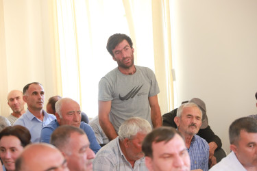 Göybulaq kəndində Şəki Şəhər İcra Hakimiyyətinin başçısı Elxan Usubovun  sakinlərlə görüşü keçirilib.