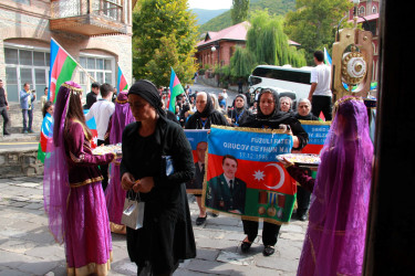 "Mənim oğlum qəhrəmandır" layihəsi çərçivəsində respublikanın şəhər və rayonlarından olan bir qrup şəhid valideyni Şəki şəhərinə səfər etmişdir