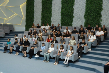 Şəki Şəhər İcra Hakimiyyətinin başçısı Elxan Usubov yeni tədris ilinin başlanması münasibətilə məktəbli şəhid və qazi övladları ilə görüşüb