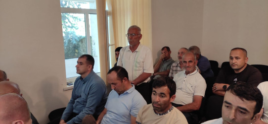 Şəki Şəhər İcra Hakimiyyətinin başçısı Elxan Usubov Çeşməli kəndində səyyar qəbul keçirib