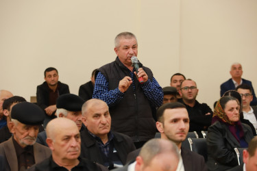 Şəki Şəhər İcra Hakimiyyətinin başçısı Elxan Usubov Baş Zəyzid kəndinin sakinləri ilə görüşüb